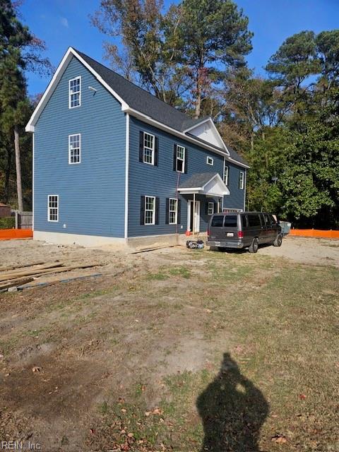 view of front of house featuring a front yard