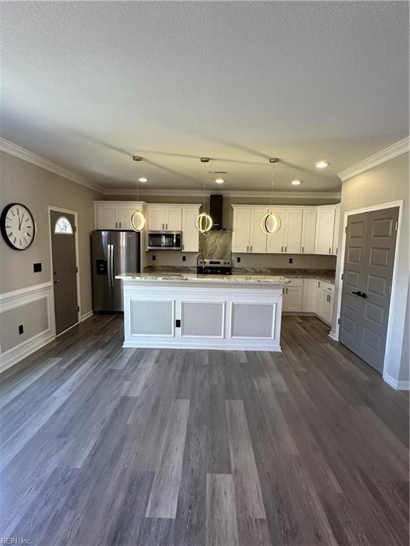 kitchen with pendant lighting, a center island with sink, stainless steel appliances, and dark wood-type flooring