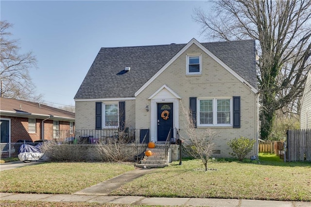 view of front of house featuring a front lawn