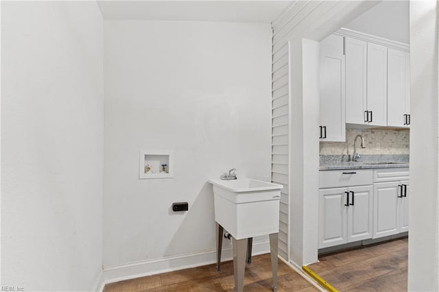 laundry room featuring hookup for a washing machine, dark hardwood / wood-style flooring, and sink