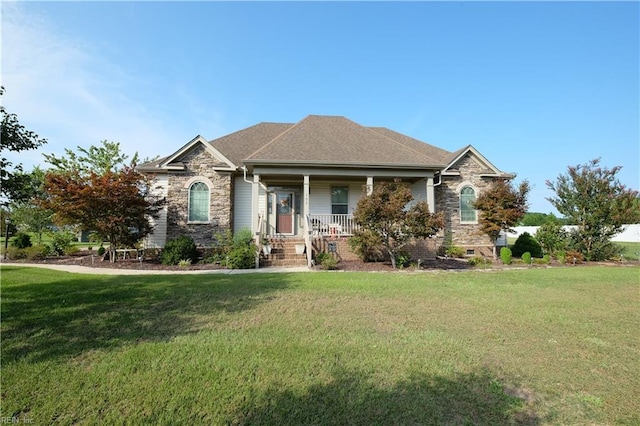 view of front of house with covered porch and a front lawn