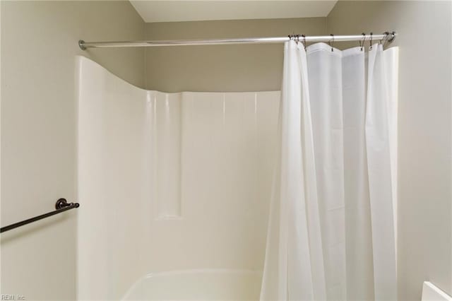 bathroom featuring curtained shower