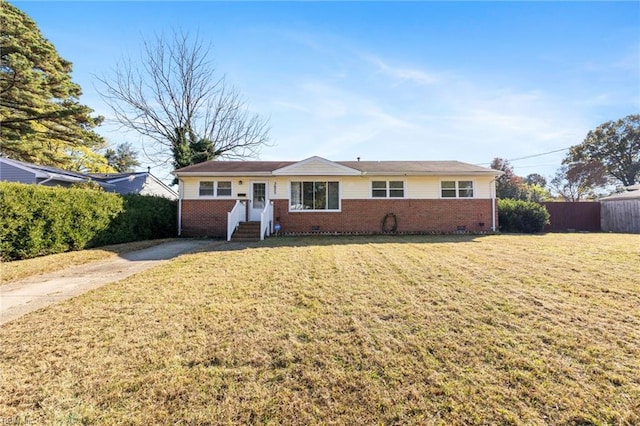 view of front of home featuring a front yard