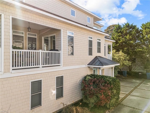 view of side of property featuring a balcony