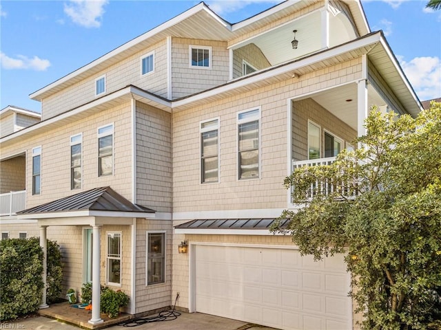 townhome / multi-family property featuring a garage