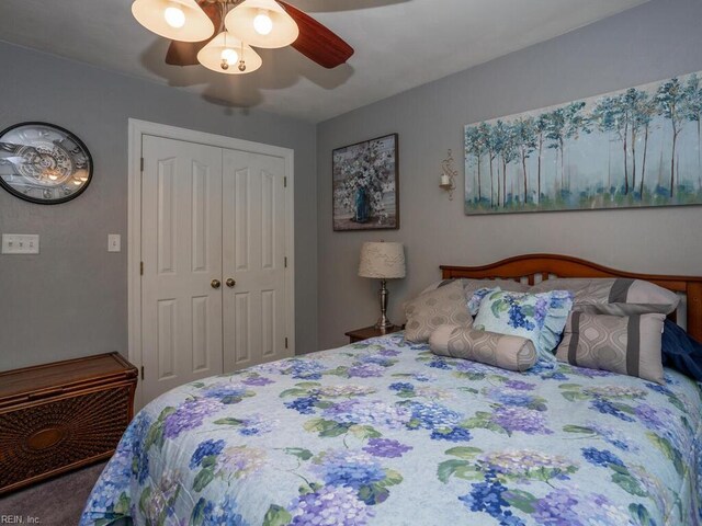 carpeted bedroom featuring ceiling fan and a closet