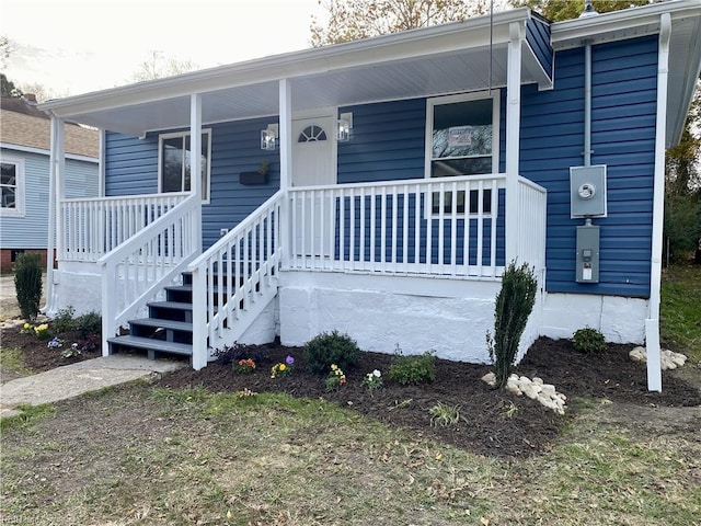 view of front of property featuring covered porch