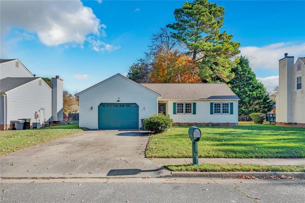 view of front of house featuring a garage and a front lawn