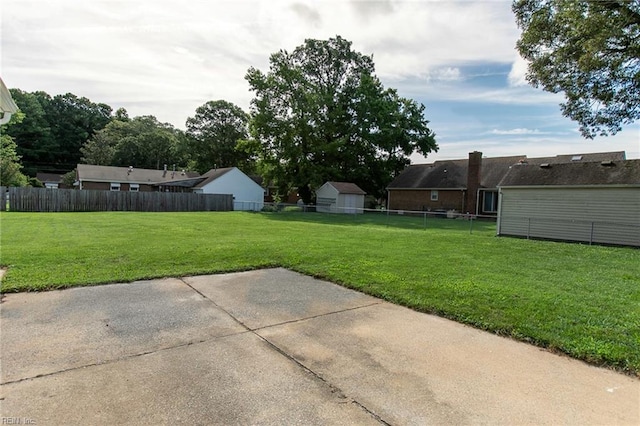 view of yard featuring a patio area