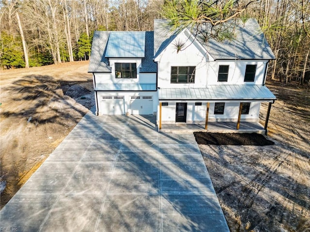 view of front of property featuring a garage