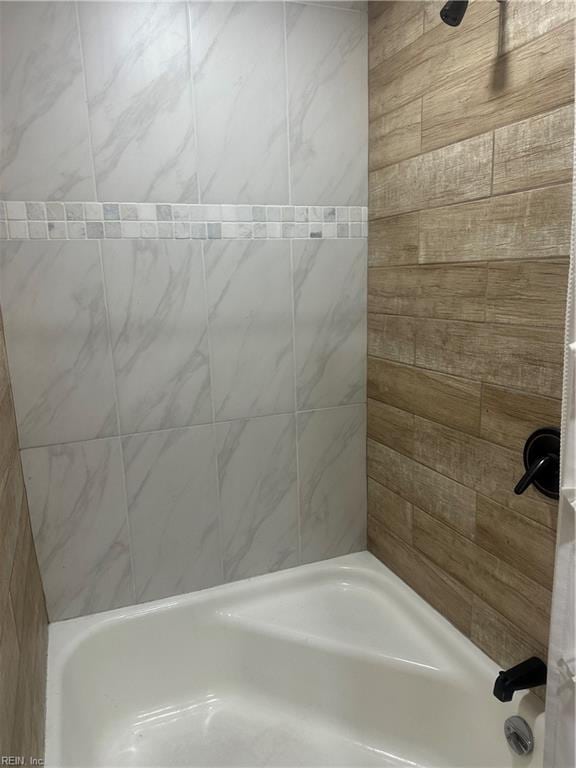 bathroom featuring a tile shower