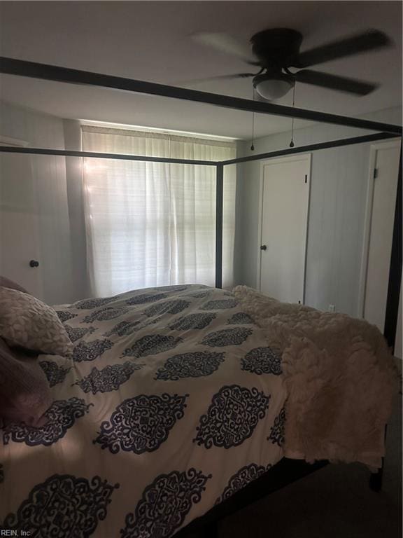 bedroom featuring ceiling fan