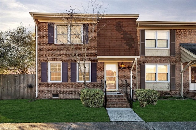 view of front of house featuring a front yard