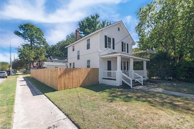 view of front of house with a front lawn