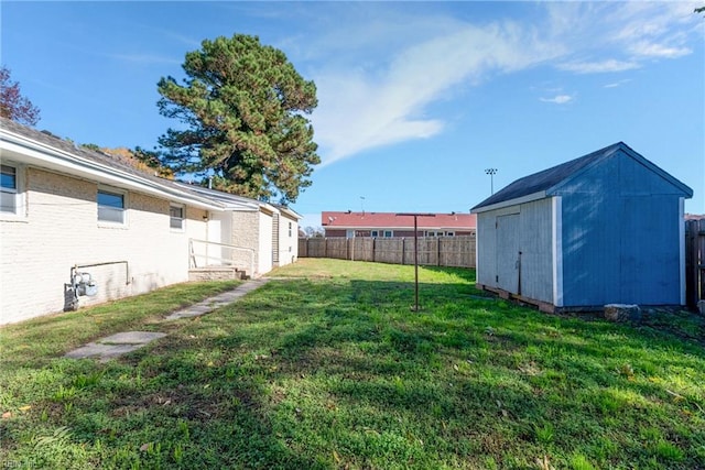 view of yard with a storage unit