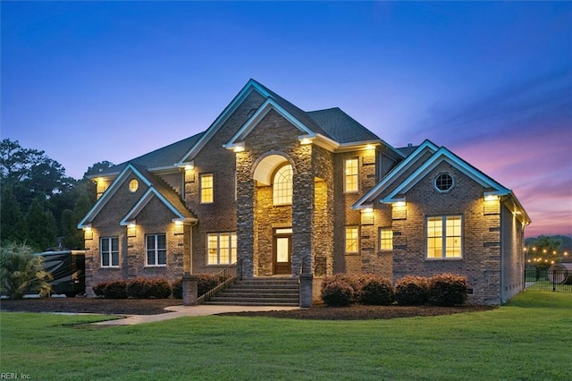 craftsman-style house featuring a yard