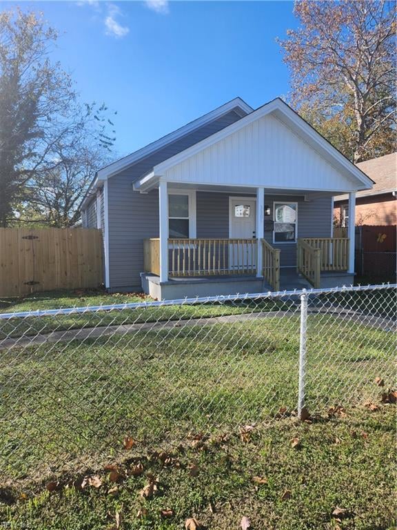 view of front of home featuring a porch and a front yard