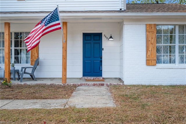 entrance to property featuring covered porch