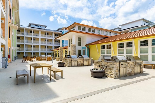 exterior space featuring an outdoor kitchen