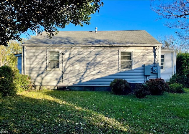 view of side of property featuring a yard