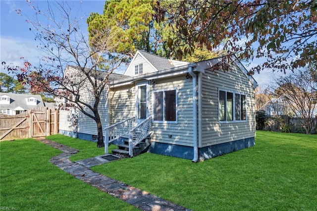 view of front of property with a front lawn