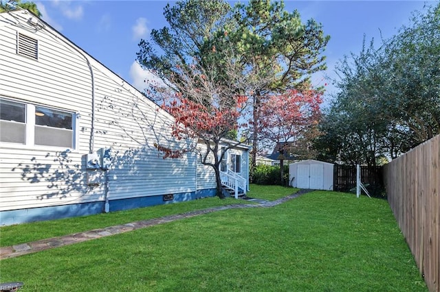 view of yard featuring a storage unit