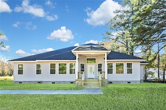 view of front of property with a front lawn