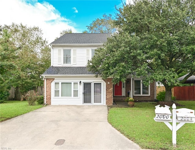 view of front facade with a front yard