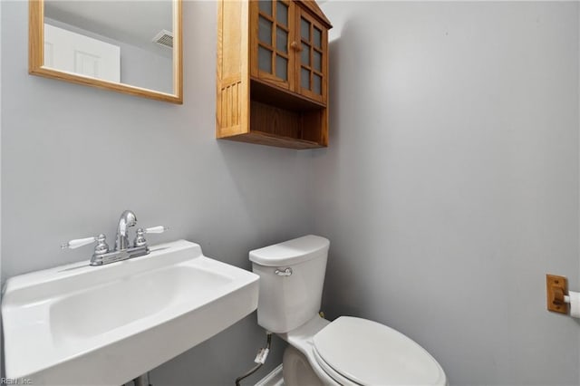 bathroom featuring toilet and sink