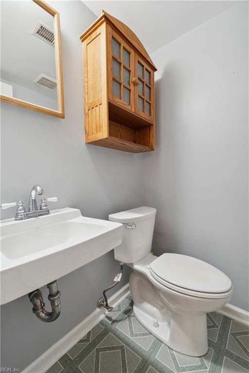 bathroom featuring toilet