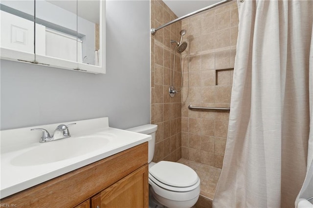 bathroom with a shower with curtain, vanity, and toilet