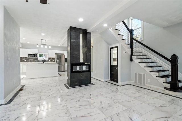 foyer featuring plenty of natural light and ceiling fan