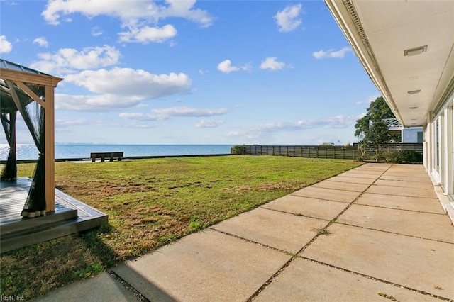 view of yard featuring a water view