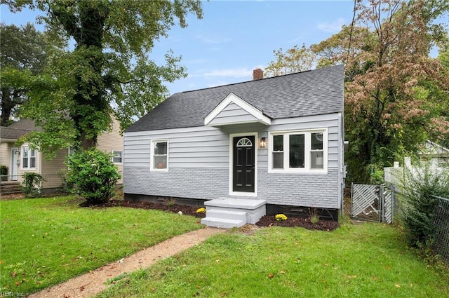 view of front of home featuring a front lawn