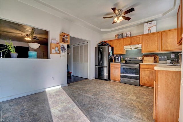 kitchen with tasteful backsplash, ceiling fan, and stainless steel appliances