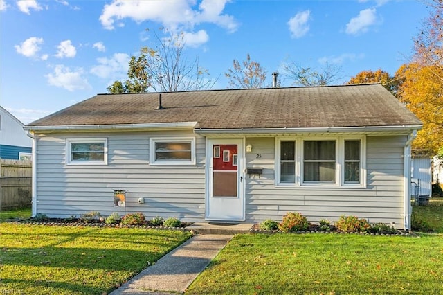 view of front of house featuring a front lawn