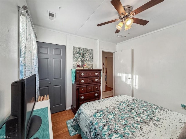 bedroom featuring a closet, ceiling fan, and hardwood / wood-style flooring