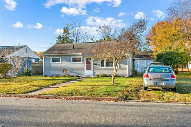 ranch-style home featuring a front lawn