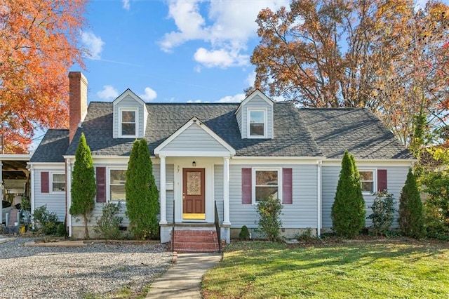 cape cod house featuring a front lawn