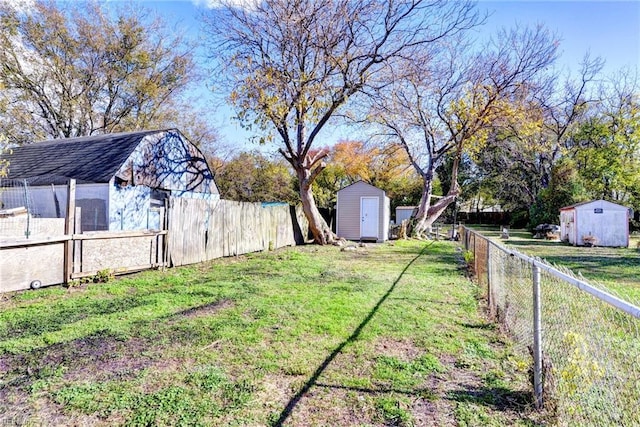 view of yard featuring a storage shed