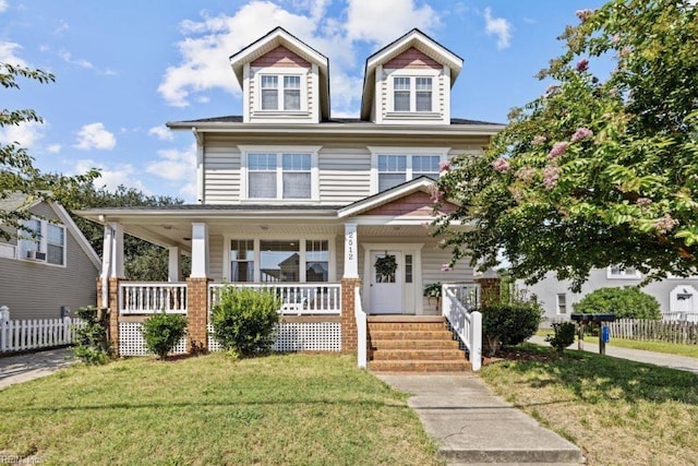 view of front facade featuring a front lawn and covered porch