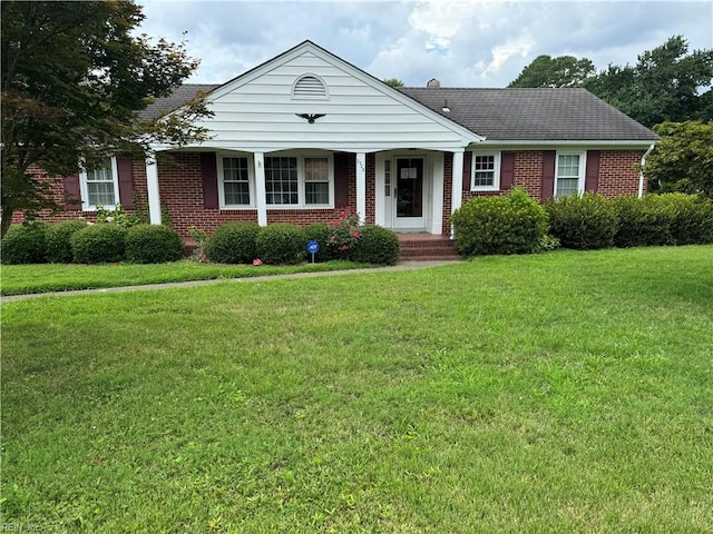 view of front of home featuring a front lawn