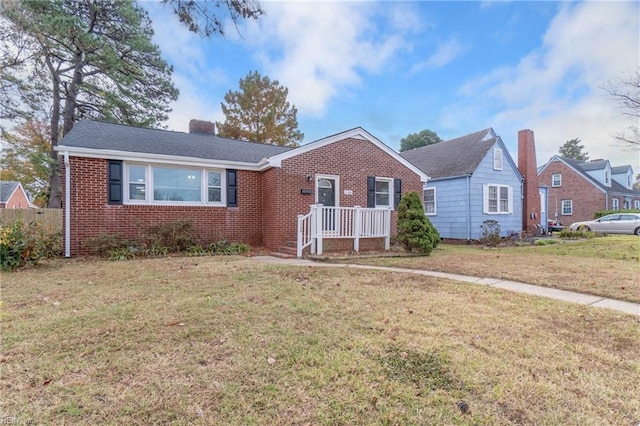 view of front of home featuring a front lawn