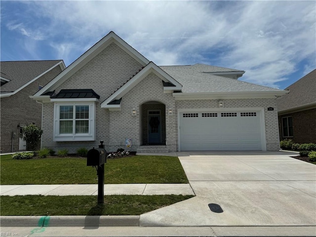 view of front of home featuring a front lawn and a garage