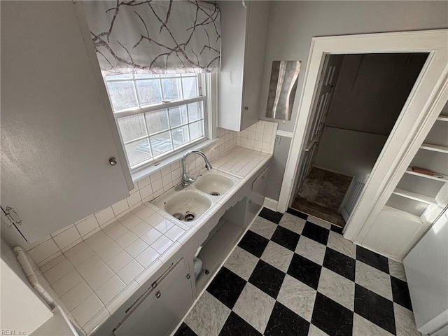 bathroom with backsplash and sink