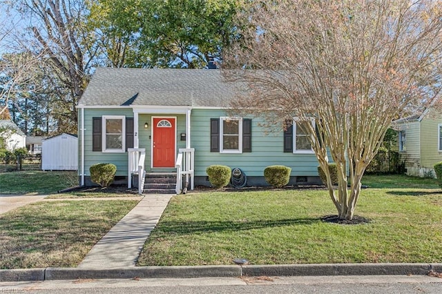 view of front of home featuring a front lawn