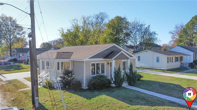 single story home with a front lawn