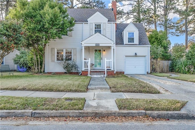 view of front of home featuring a front yard and a garage