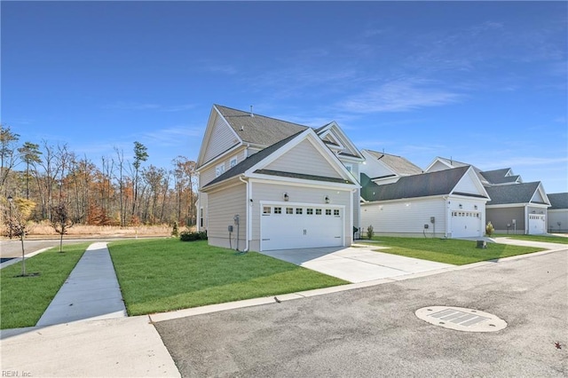 view of front of property featuring a front lawn