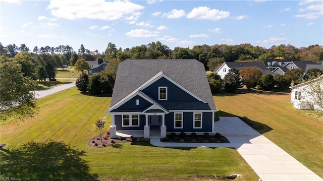 view of front of property featuring a front yard